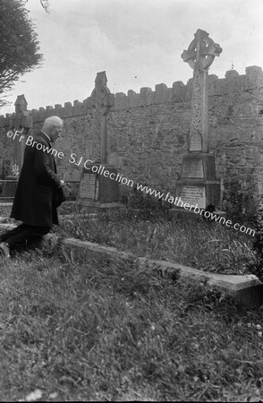 FAMILY AT BLACKROCK 1928 W.F.B. AT FATHER'S GRAVE ON DAY OF RECEIVING PARISH